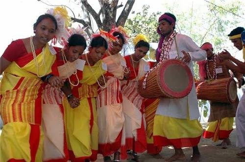 List of Traditional Dress of Jharkhand [For Men and Women]
