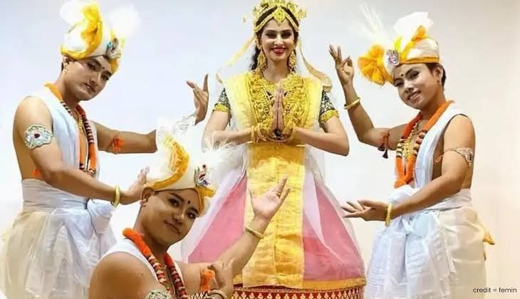 List of Traditional Dress of Manipur [For Men and Women]