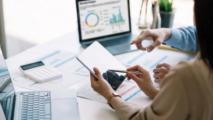 How UK Businesses Can Reduce Overhead Costs by Comparing Utility Bills