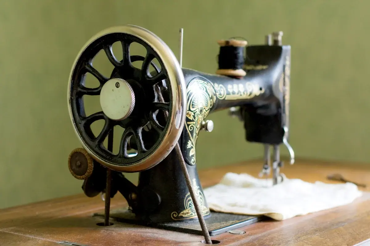 A Beginner’s Guide to Maintaining and Restoring a Vintage Sewing Machine